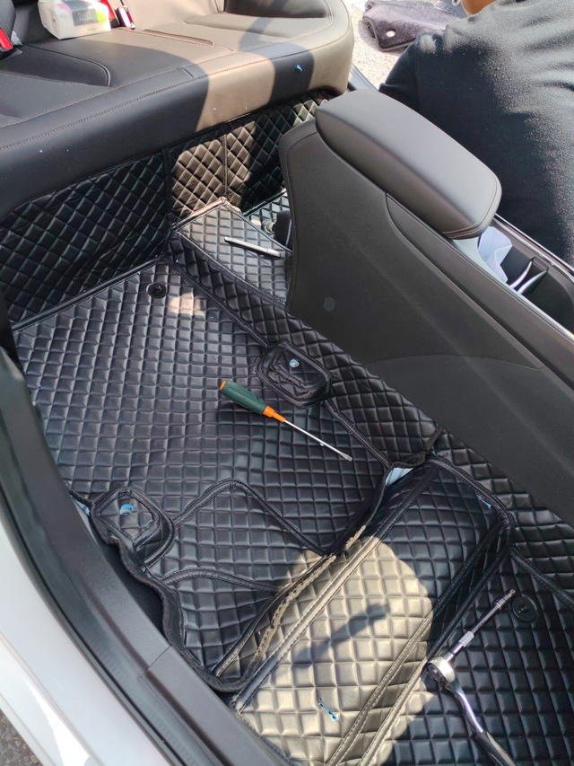 360航空软包安装中
稀里糊涂买了这玩意，1500感觉买贵了