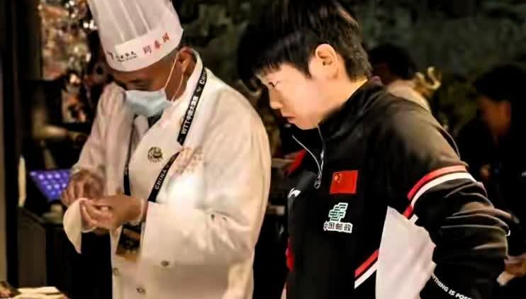 为什么全球各地那么多人喜欢孙颖莎，
我的第一感觉是她太真实自然，
虽然她有瞩