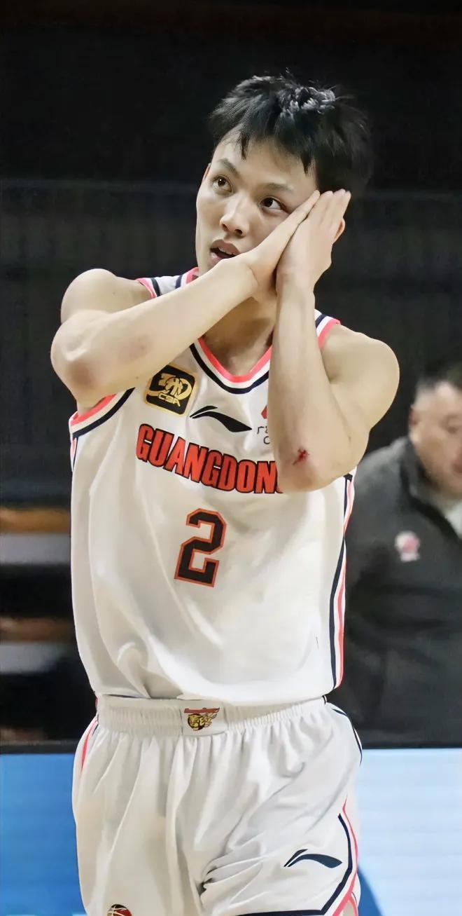 同样出战了46场，赵嘉仁374分，李炎哲504分，邹阳718分，徐杰呢？
CBA