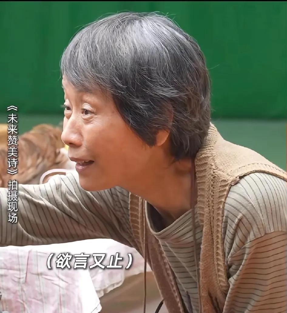 我有一个强烈的预感:叶童马上又要被刷爆屏了！
这次不是因为她和赵雅芝的恩怨，也不
