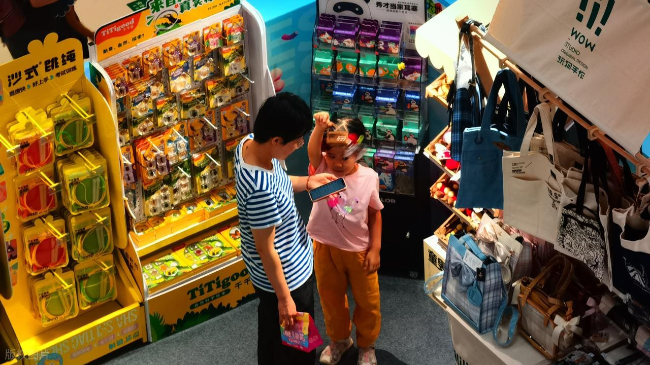 开学季，新学期就要开学了，文具都置办好了吗，要警惕那些毒文具