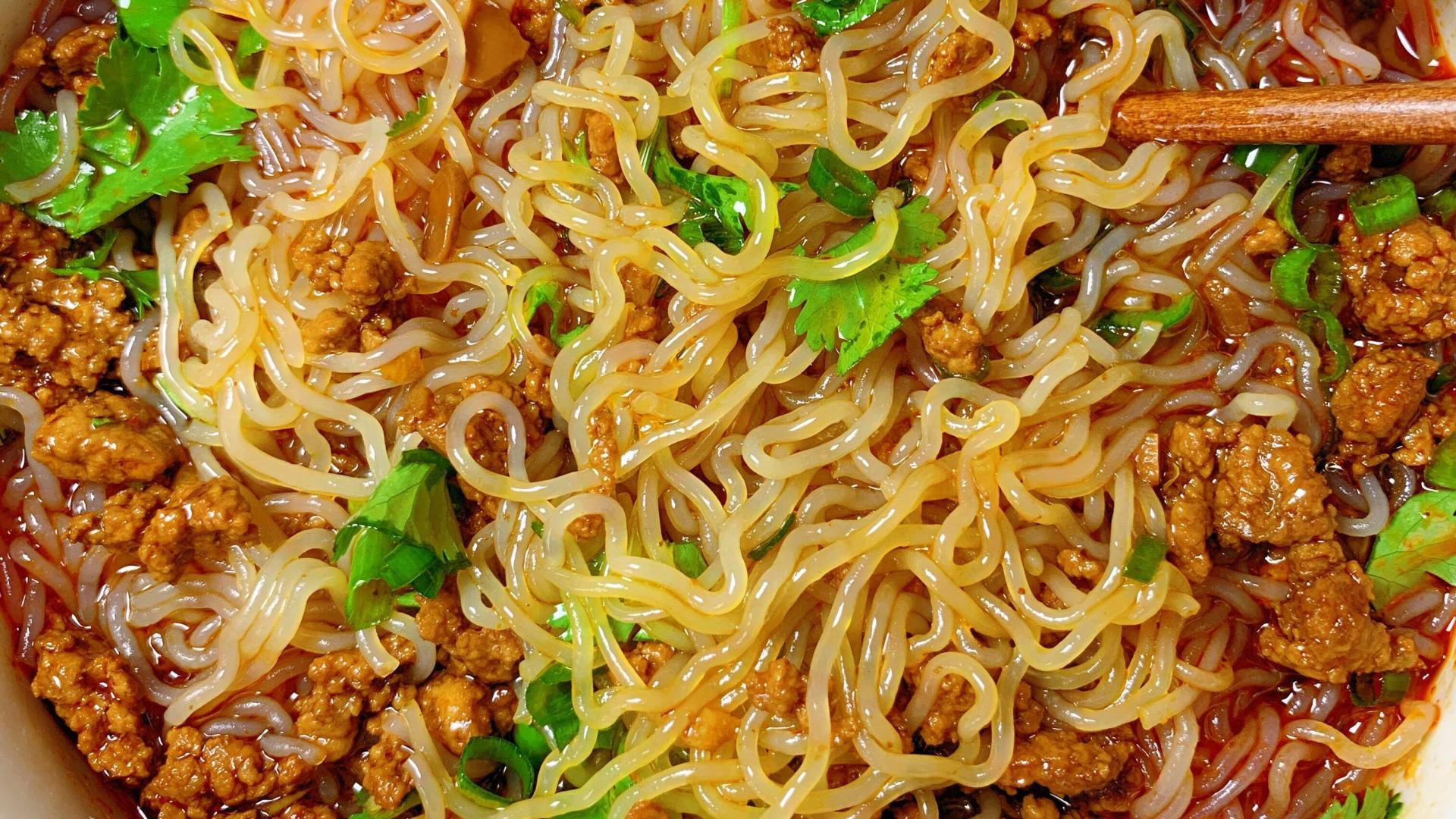 杂酱米粉：一碗浓淡相宜的人间烟火