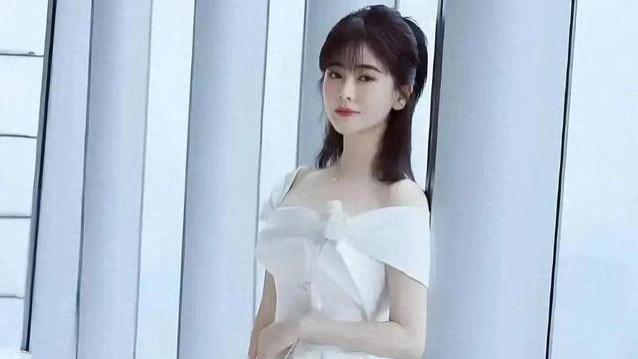 左小青 47 岁健身照好绝！腰腹紧致零赘肉，10 年自律藏在日常里