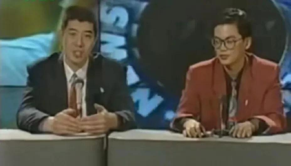 这张老照片是三十年前CCTV5解说NBA时拍摄的，左边是解说嘉宾徐济成，大家猜猜
