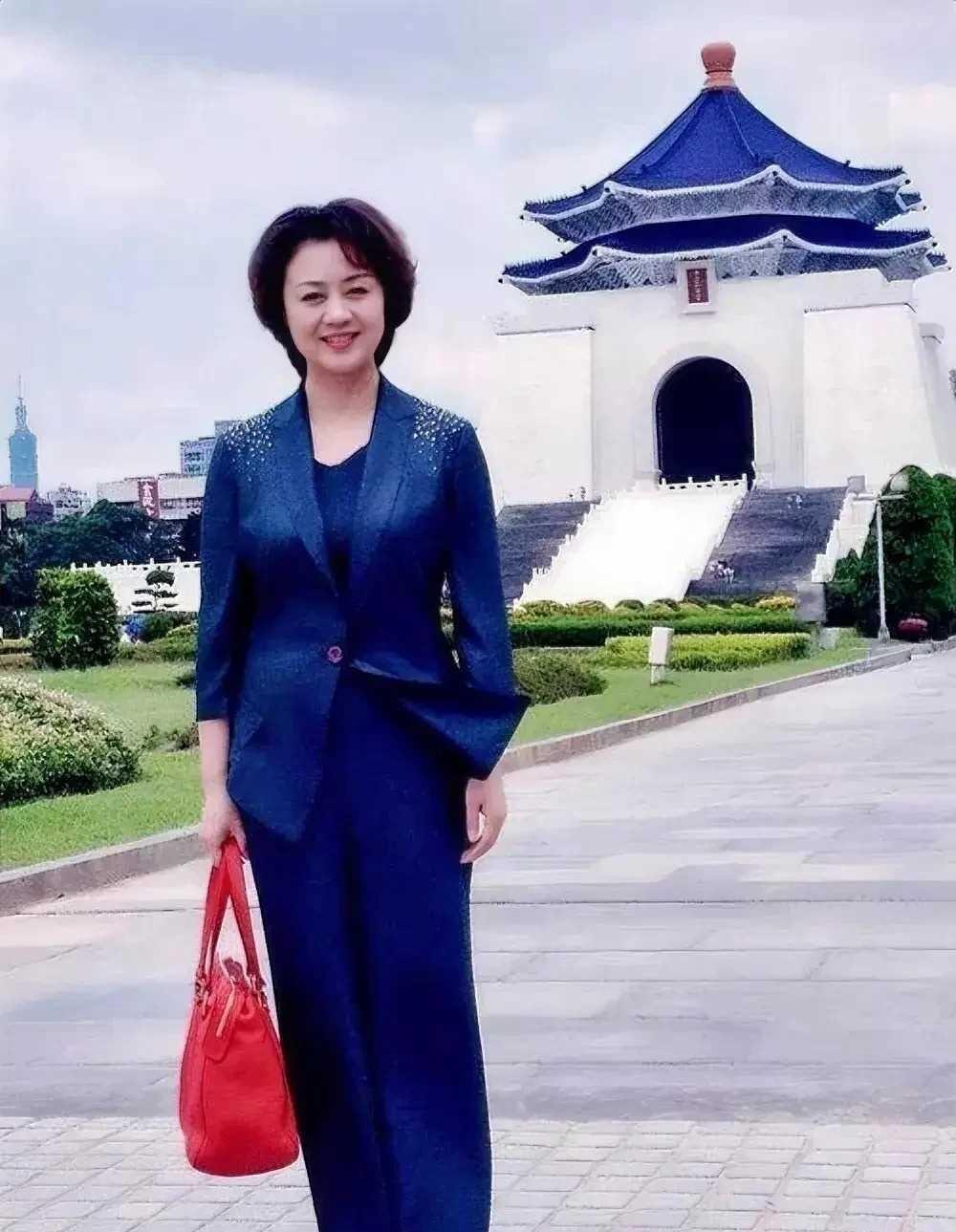 照片中这位女演员，不知道你有没有印象？她出道至今低调、无绯闻，淡淡的妆，衬托出不