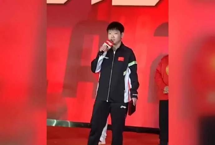 面对央视采访，莎莎谈及多哈世锦赛女单决赛，泪水再度失控，其中压力唯有自知。