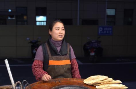 最强扶弟魔！实在是没人敢娶！2022年，安徽一33岁卖烧饼女子，每天凌晨4点起床