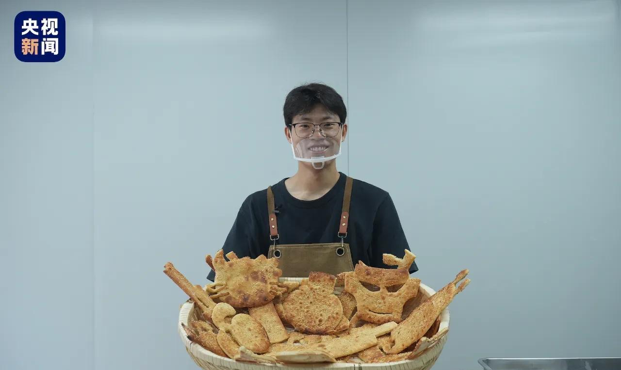 惊呆所有人：#军工烧饼# 他不仅“贩卖军火”，他还“倒卖文物”！近日，华北水利水
