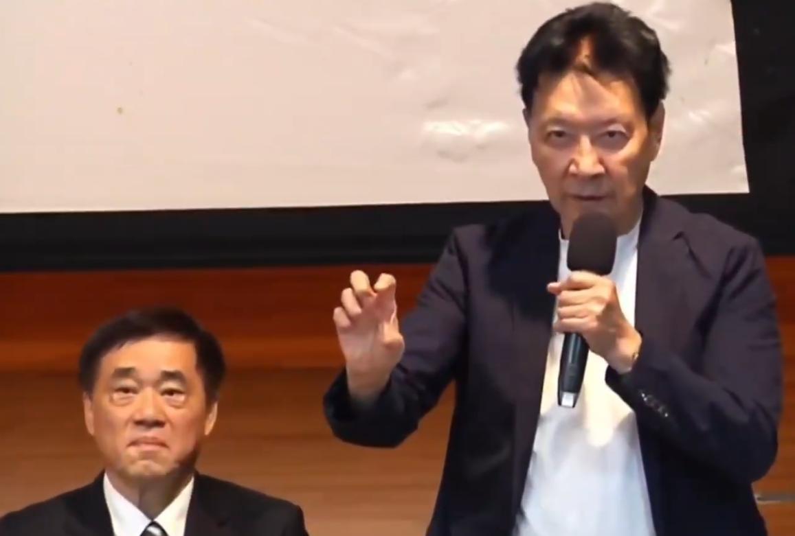 赵少康今天陪同郝龙斌参加国民党籍军系的活动，当然记者问到有一份民调显示郝龙斌已经