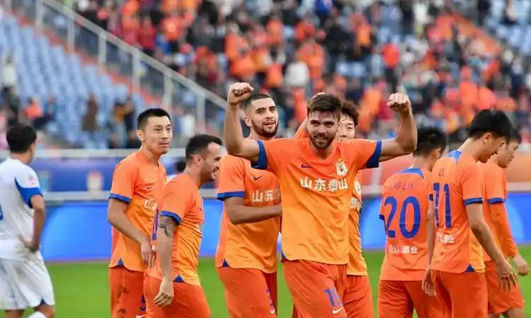 泰山已经4-0领先北京国安了！全力在为申花阻击对手！申花目前还是0-0！申花球迷