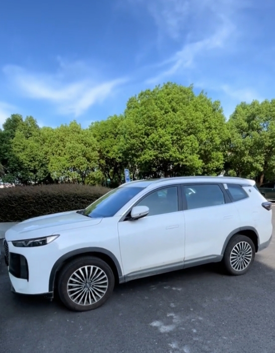 全款落地25款瑞虎8plus豪华明细。

对比配置价格，25款瑞虎8plus豪华