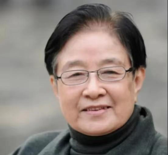 一次，谷建芬通知那英：“快到录音棚来一趟，试首歌。”那英高高兴兴的就去了，到那一
