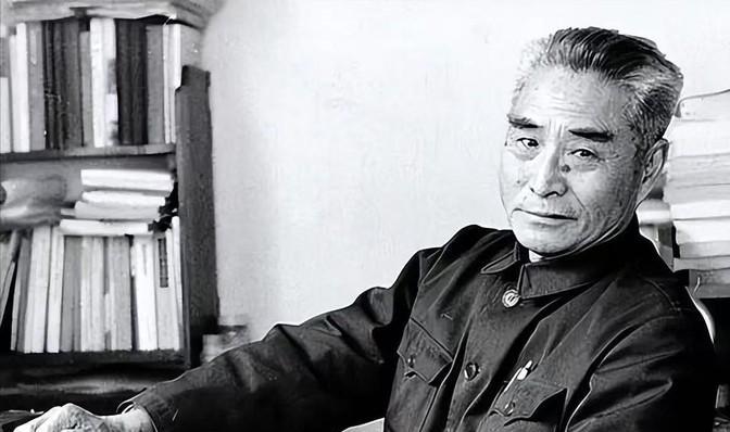 1975年，蒋介石得知国民党黄维特赦的消息时，立刻请他来到台湾，不仅补发他被俘2