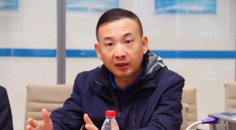 为什么老外不加班，而且要求中国人不能加班？背背佳的创始人蒋宇飞的发言非常尖锐，一