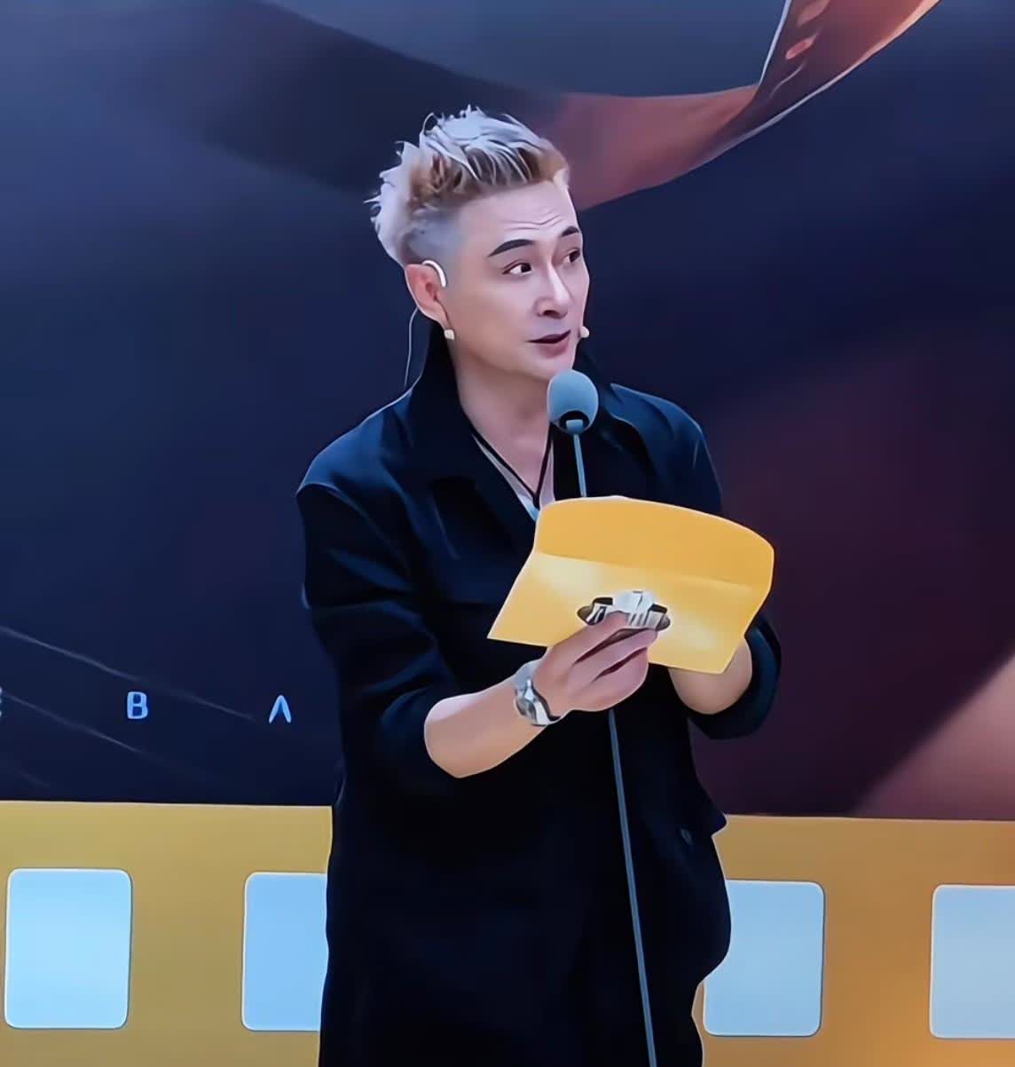 吴镇宇63岁？果然是袁咏仪看上的的人
“法拉利老了还是法拉利”的含金量还要上升