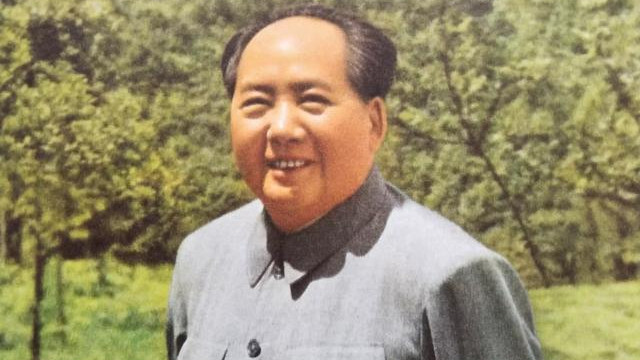 1975年蒋介石去世，入殓时穿了7条裤子，毛主席得知后只说了3个字