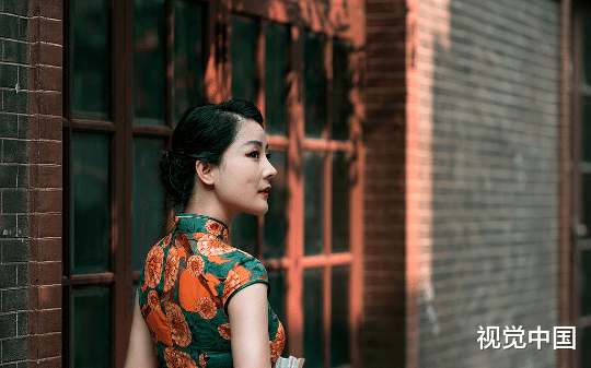 为防拐子我带一双儿女进家属院找教授老公，却发现他已经和初恋做了几年的半路夫妻
