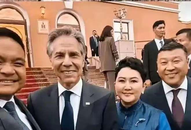 美国一声令下，蒙古立刻完成了十万吨稀土采矿，谁知美国这时却不要了，原来说好的合作