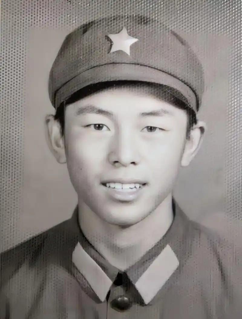 1987年，马占福在自卫反击战中牺牲，部队派人前来看望他的母亲，结果找不到人，经
