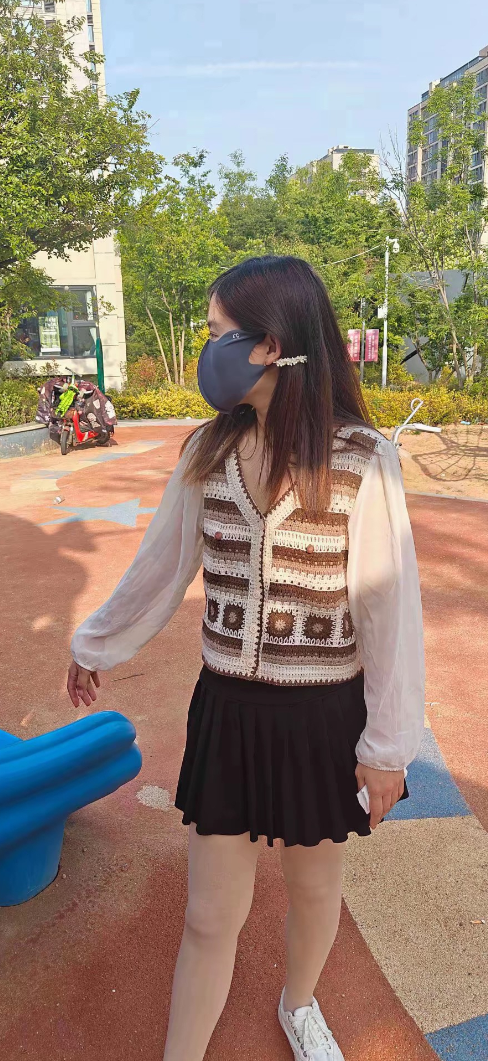 休息陪老婆来公园散散步