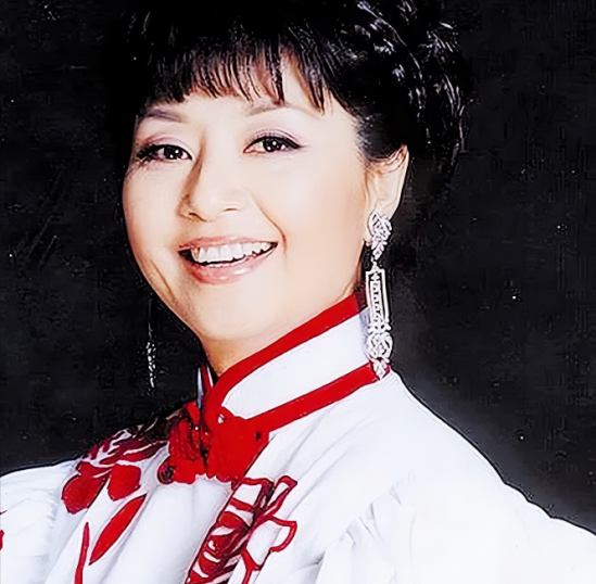 1987年，31岁的殷秀梅嫁给大10岁的程志，结婚当晚送走宾客，殷秀梅忽然对程志