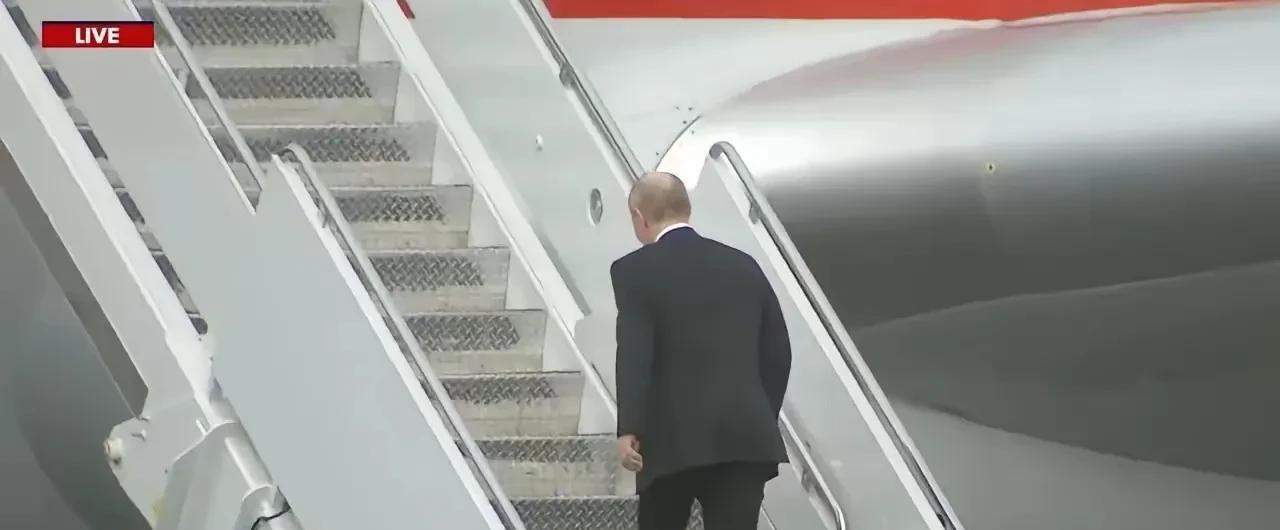 普京“落寞”地离开，虽然美国高度评价元首会晤，但更像是一种自我安慰罢了…
媒体报