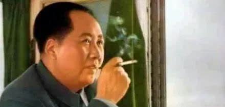 在生活中确实会遇到那种仗着自己年纪大就肆意妄为的老人。就像青岛地铁那事，小伙喝多