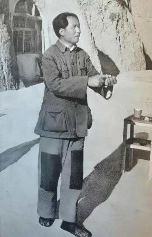 1940年2月1日，毛泽东在讨汪大会上一口气说了“延安十没有”。
“一没有贪官污