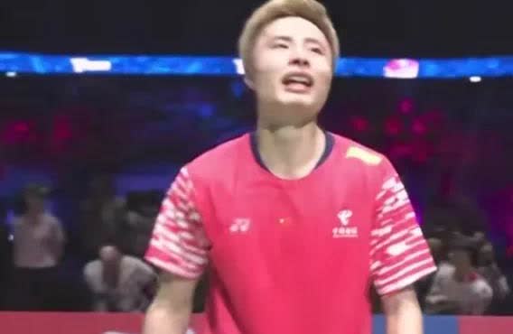 我认为，暴揍昆拉武特的我国悍将石宇奇已经达到了林丹、桃田贤斗的超一流水平;
虽