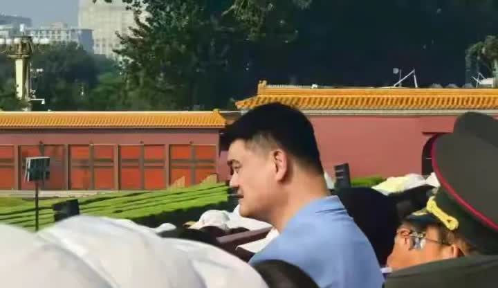 姚明就是不一样！不一样！

尽管已经卸任篮协主席，也离篮球远了一些，但是影响