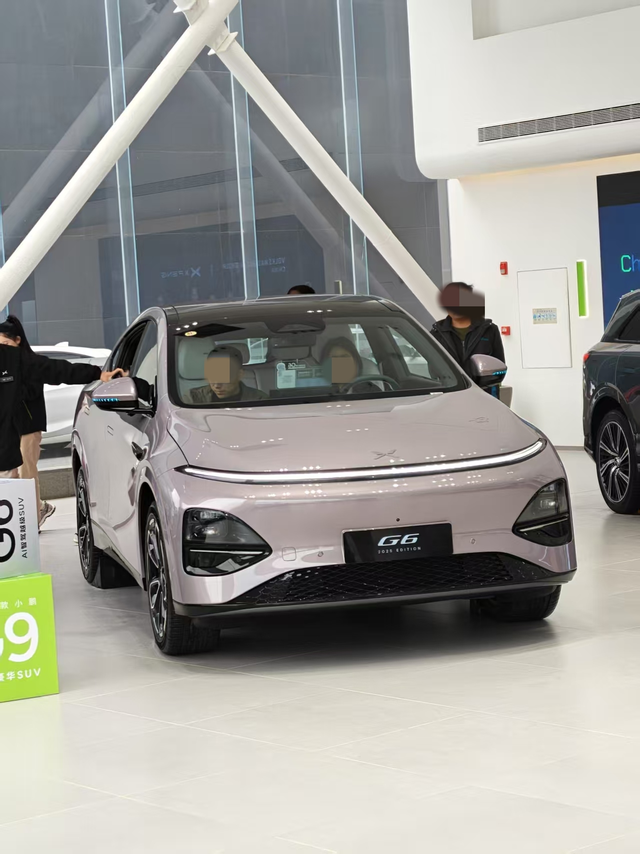 最终还是订了g6
上午本来是打算去定宋PRO的，结果坐在新车里竟然有点过敏，中午