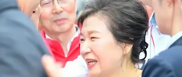 朴槿惠出了一口恶气！

尹锡悦彻底完了，没机会再翻身了。他被关进监狱，很可能