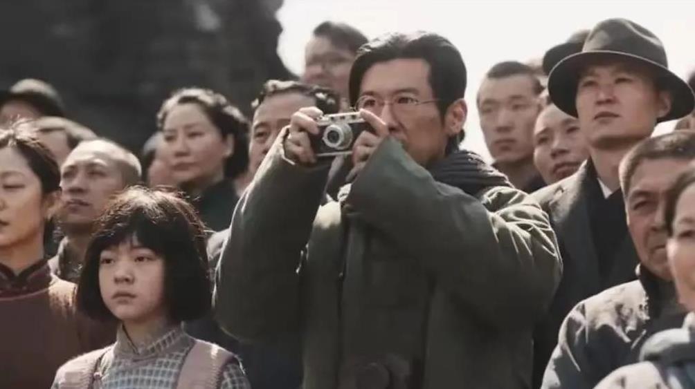 郭德纲俩儿子差距太扎心！
郭麒麟闯出来的路，郭汾阳怕是走不了
最近郭麒麟新剧官宣