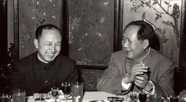 “主席，钱学森先生1955年不顾美国反对，坚决回国效力，关于他的军衔定级问题，您