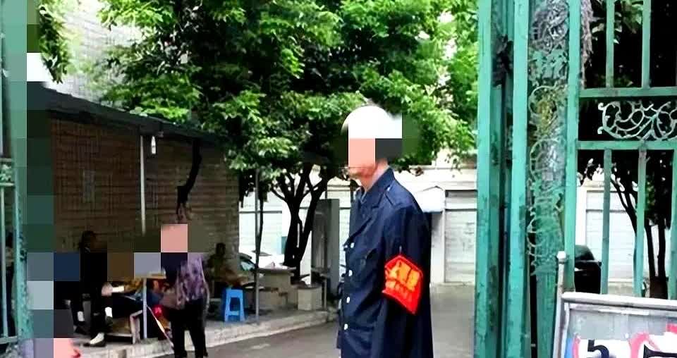 老人还要不要打工楼下有老两口七十多岁了在门卫室看大门两个人只有一份工资每月一千块