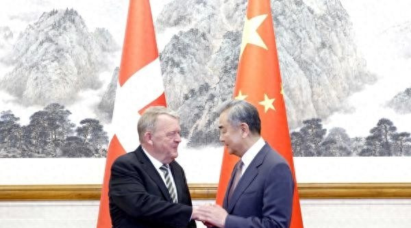 丹麦外长来谈台海，王毅提格陵兰





丹麦外长竟然跑来中国谈台海，真是让人跌