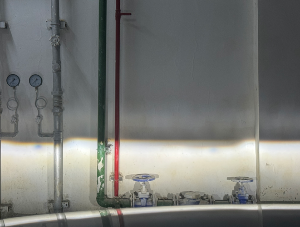 奥迪灯照出来不是一条线？
大家的车灯照墙上是怎么样的呀，也是我这样吗？ 看着别扭