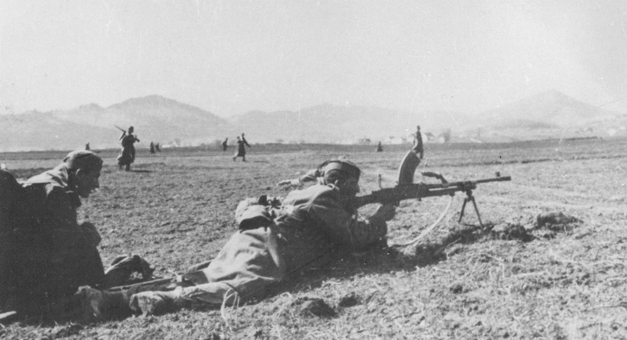 [呲牙] 南共的装备还真不错——1945年，南斯拉夫，奥托恰克。南斯拉夫人民解放