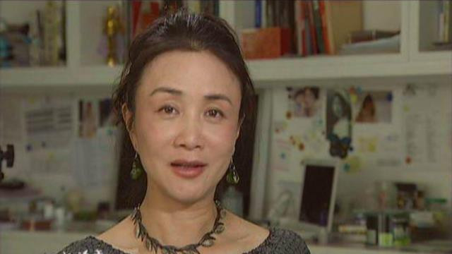 演员罗燕现状：住美国豪宅，68岁优雅知性，儿女双全事业有成