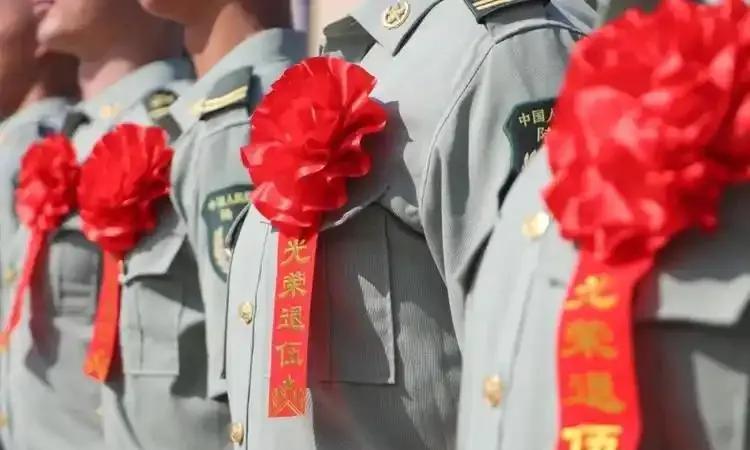 战友们，马上退伍回家了，那些曾经不联系的战友或同学，甚至一些亲戚是不是都主动联系