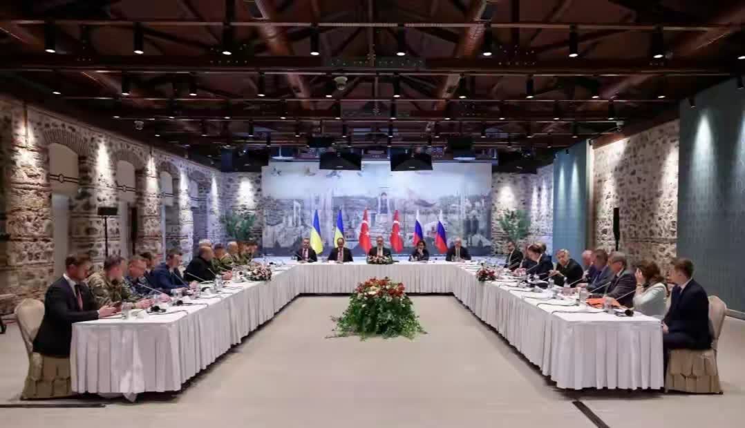 俄乌谈判不欢而散，一个冷笑话折射深层矛盾
 
在国际社会的密切关注下，俄乌双