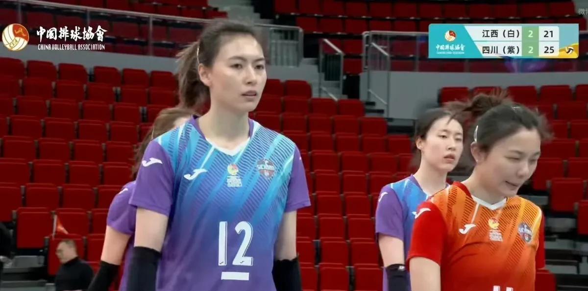四川女排vs江西女排的生死大战中，缪伊雯砍下36分(93扣34中8失误7被拦，1