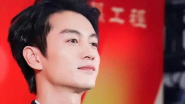 陈晓捐款50万无人知，陈妍希捐20万却上热搜，前夫妻差距在哪？