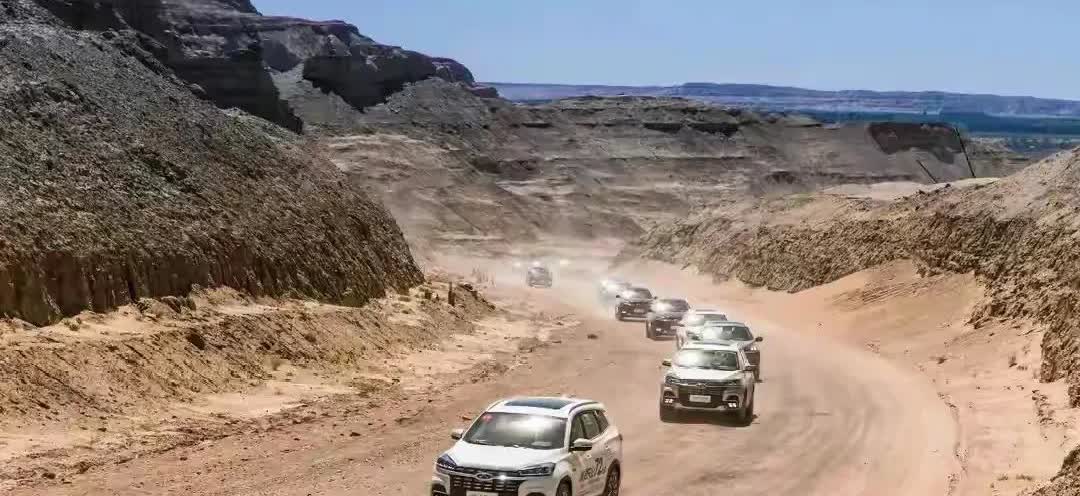 奇瑞瑞虎8L作为一台家用SUV，居然给百万级硬派越野车上了一课。瑞虎8L挑战极限