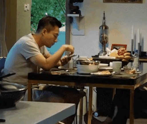 大S和谁结婚也不会幸福，性格使然！
 
自己做事我行我素，对伴侣却要求极高！
 