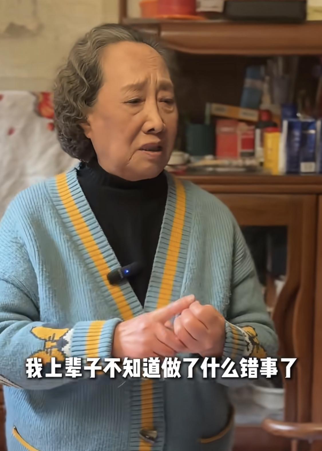 孙桂田奶奶塑造了很多荧幕里面奶奶的形象。晚年画了很多观音像，一生坎坷……
孙桂田