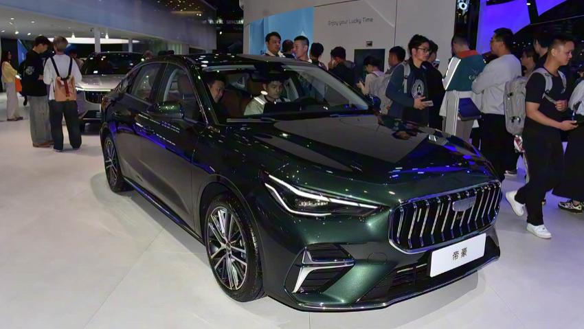 全新吉利帝豪参展！6.59万起，B级尺寸A级价，181马力配Flyme Auto