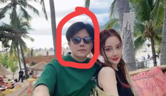我有种预感

李小璐可能要再婚了

不是因为她想给甜馨一个家，也不是因为