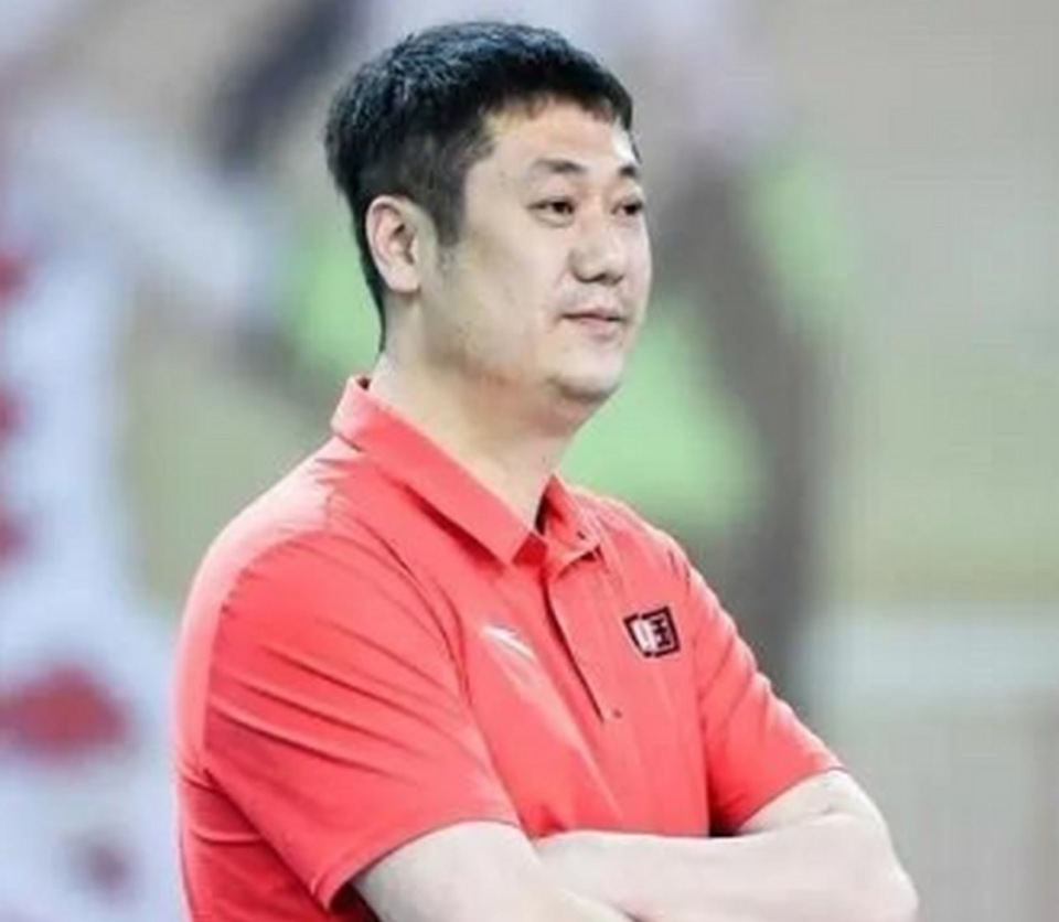 中国女排主教练人选即将揭晓，目前赵勇成为唯一候选人，距离帅位仅一步之遥。虽然赵勇