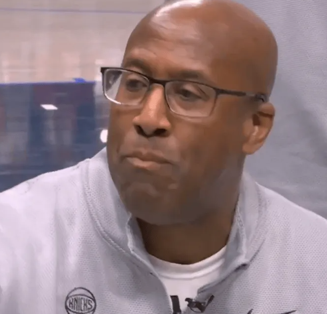 NBA常规赛尼克斯客场对阵独行侠的比赛已经结束。全场战罢，尼克斯以113-111